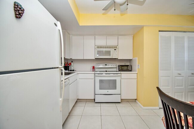 Building Photo - 14671 Bonaire Blvd