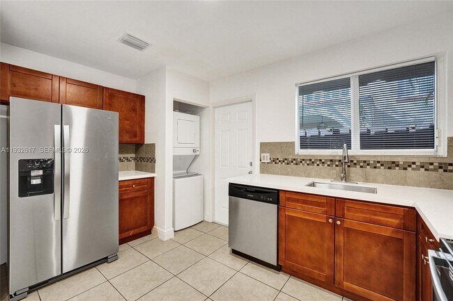 Building Photo - 30 SW 8th St