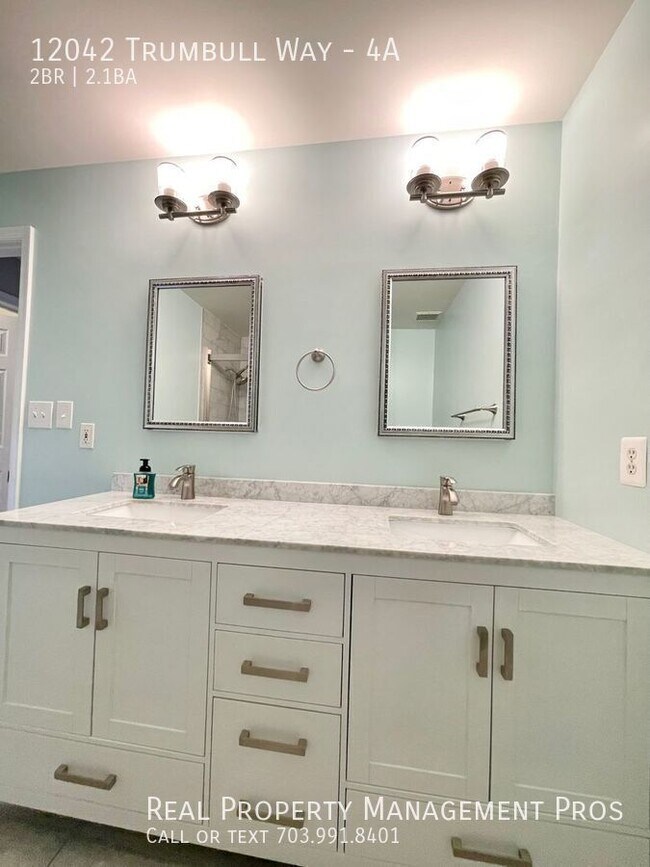 Building Photo - 12042 Trumbull Way