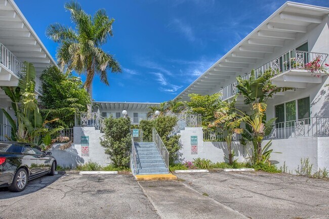 Building Photo - 1520 Lake Ave