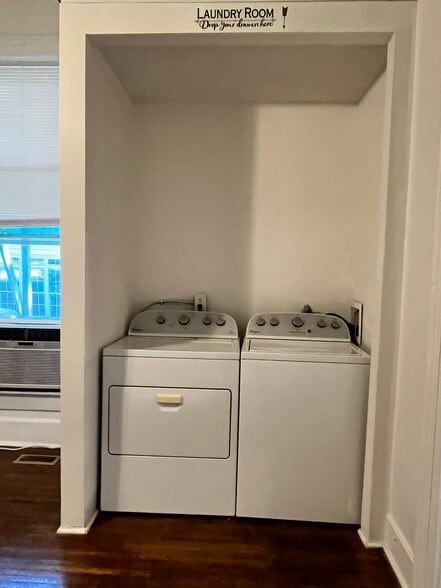 washer/dryer - 112 Clay St
