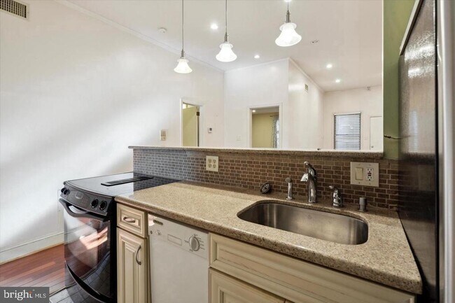 Building Photo - 1914 Fairmount Ave