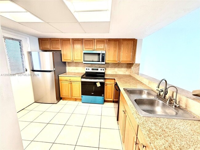 Building Photo - 1591 NE Miami Gardens Dr