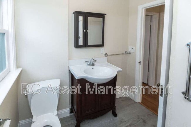 Building Photo - 317 Pomona Ave