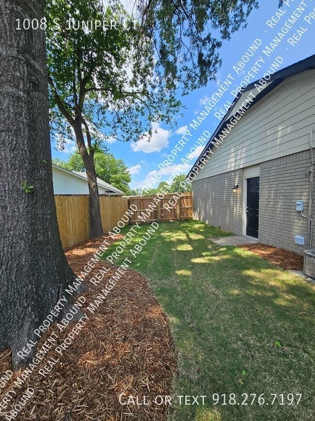 Building Photo - 1008 S Juniper Ct