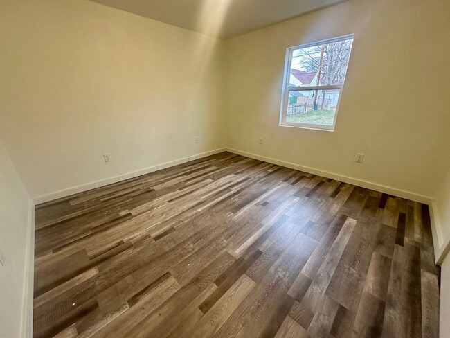 Building Photo - 5 bed 2 bath Single Family Home in Wausau