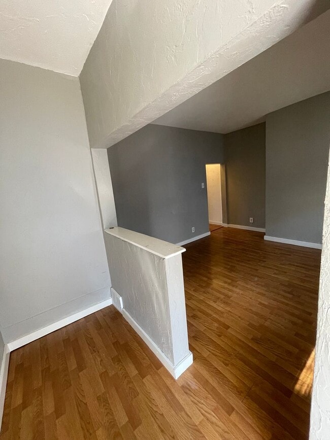 Building Photo - Single Family House in Mt Washington Avail...