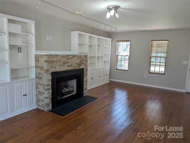 Building Photo - 9935 Redbud Tree Ct