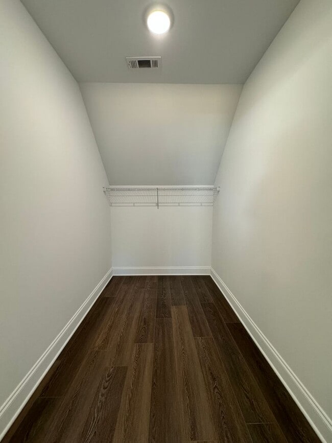 Building Photo - NEWER 4/2.5 House in Armuchee-$2,195