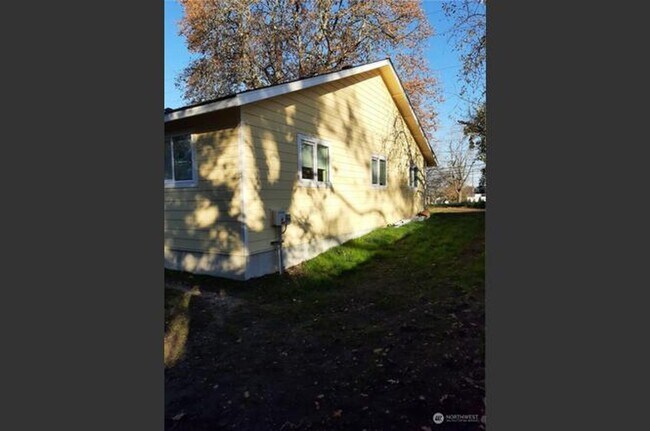 Building Photo - Charming Retreat: Fully Remodeled 3 Bed, 2...