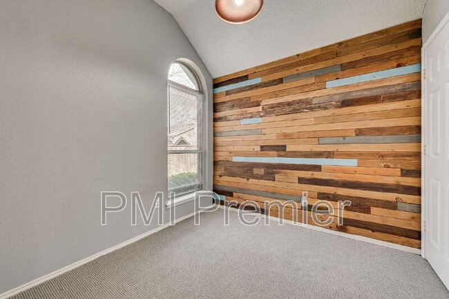 Building Photo - 1220 Royal Crescent Dr