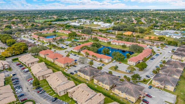 Building Photo - 906 Twin Lakes Dr