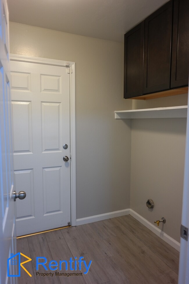 Building Photo - 3908 White Sands Dr