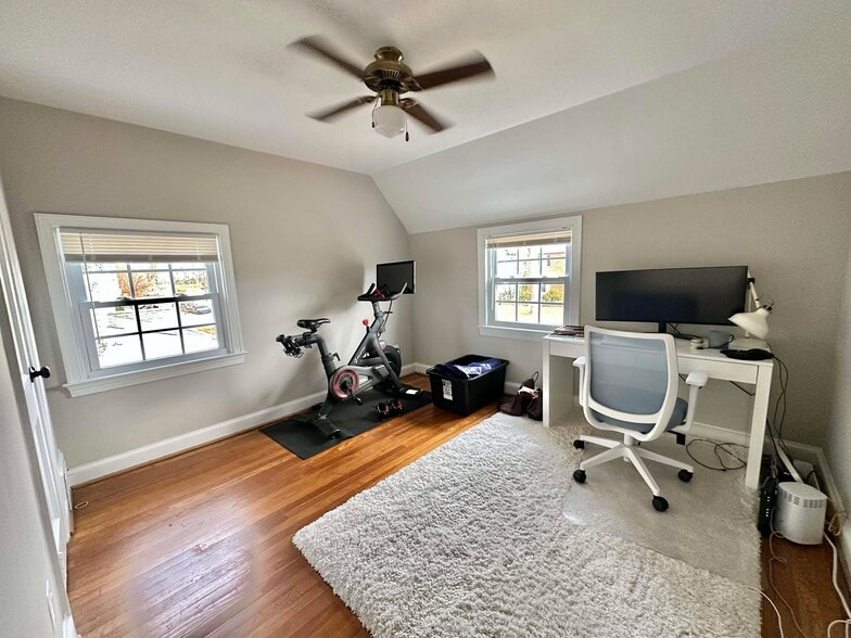 Building Photo - 1228 N Stuart St