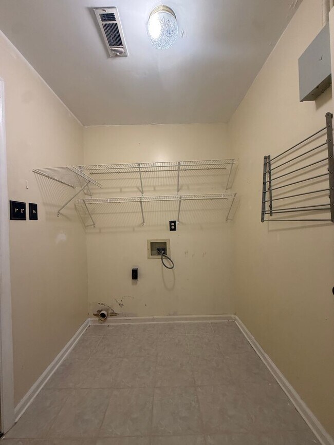 Building Photo - 3313 Camak Dr