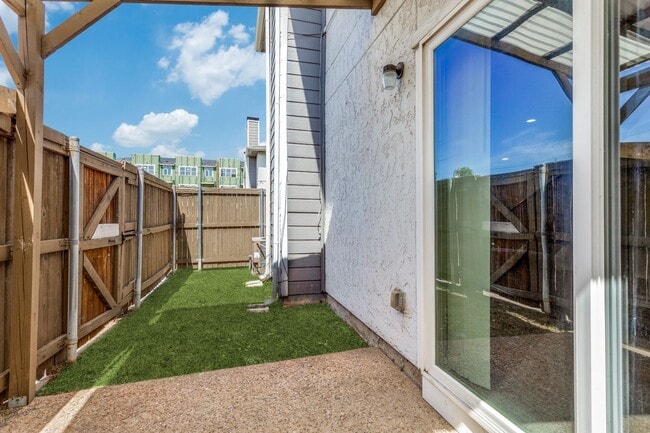 Primary Photo - 13314 Goodland Pl