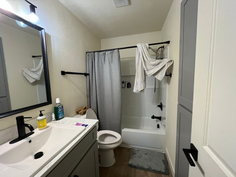 Building Photo - 1624 Banyan Dr