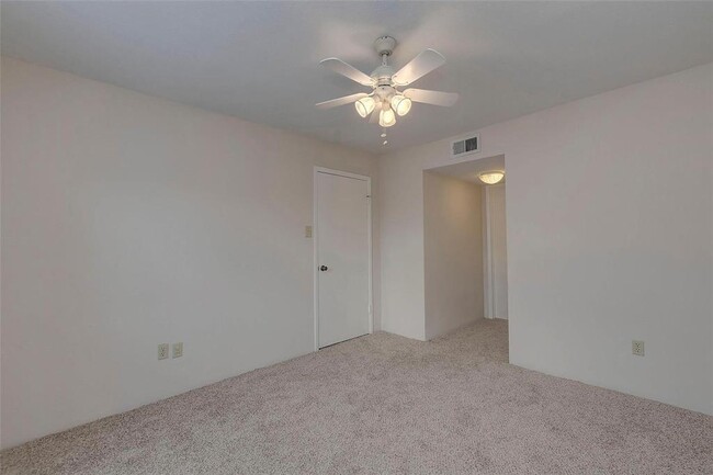 Building Photo - 2100 Wilcrest Dr