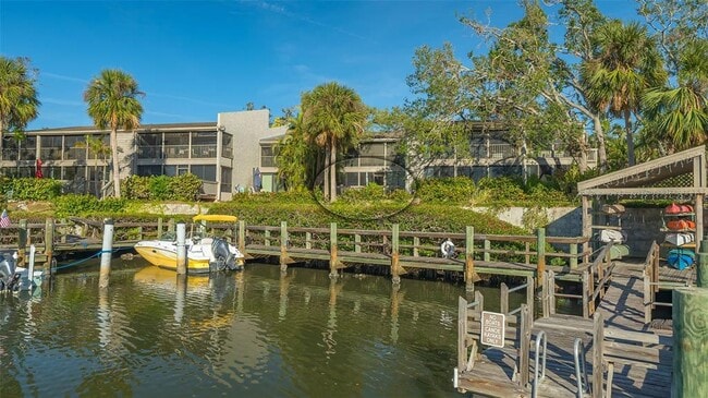 Building Photo - 1621 Clower Creek Dr