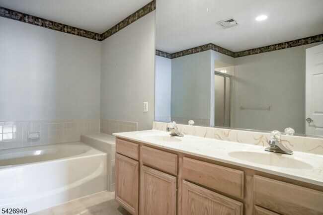 Building Photo - 16 Lagoon Way