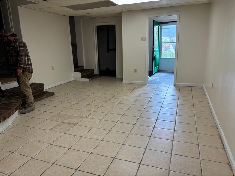 Building Photo - 106 Ruskin Dr