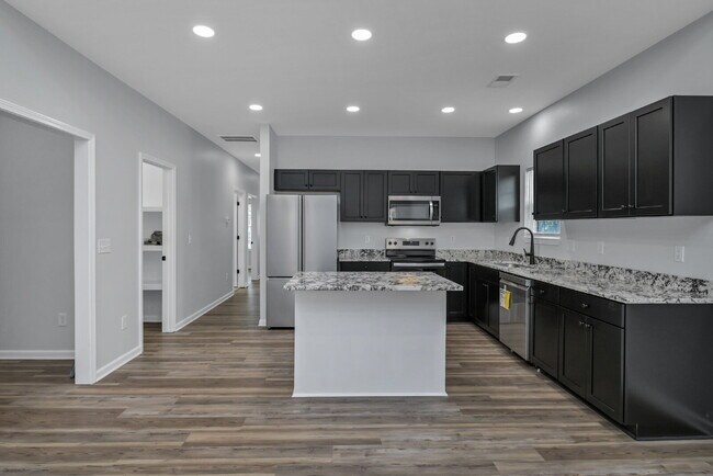 Building Photo - 32 Roberson St