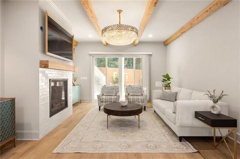 Building Photo - 722 Lakeview Ave NE