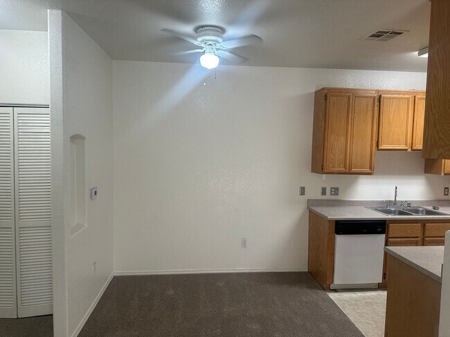 Building Photo - NE Near Nellis! Gated! Community Pool, Spa...