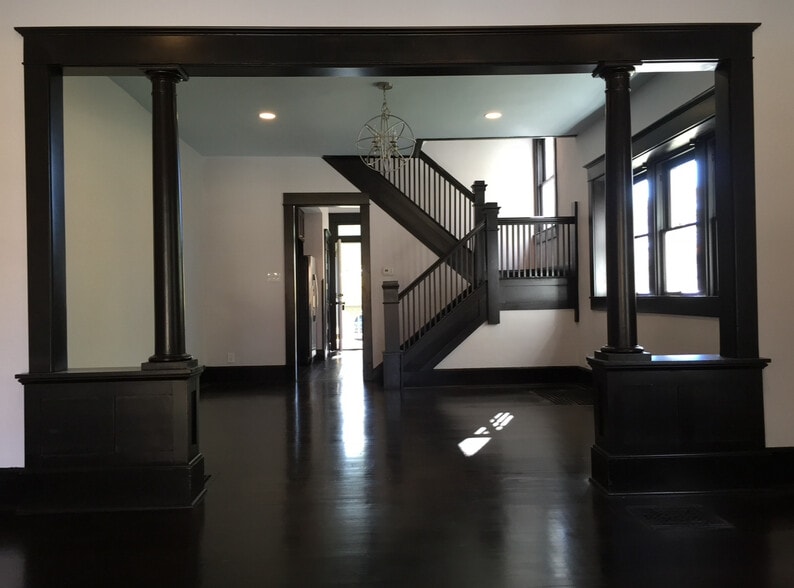 Building Photo - 1603 E Michigan St