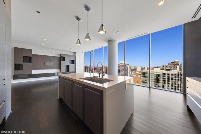 Building Photo - 4 E Elm St