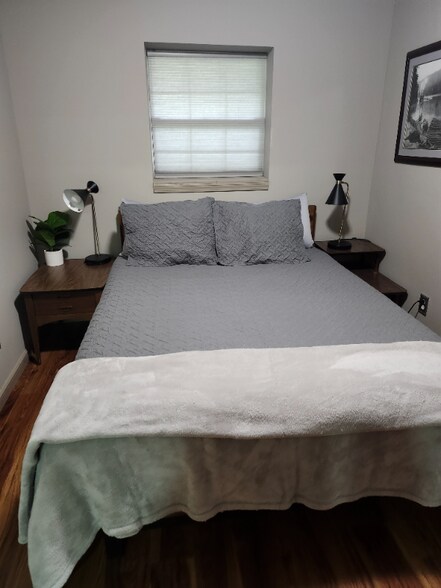 Building Photo - 762 Flinn Dr