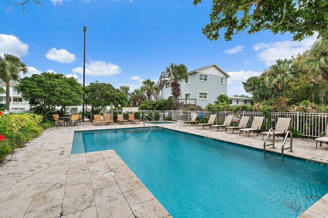 Building Photo - Remodeled Condo with Ocean Breezes!