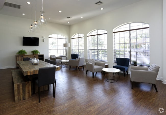 Interior Photo - Vintage at Plantation Bay