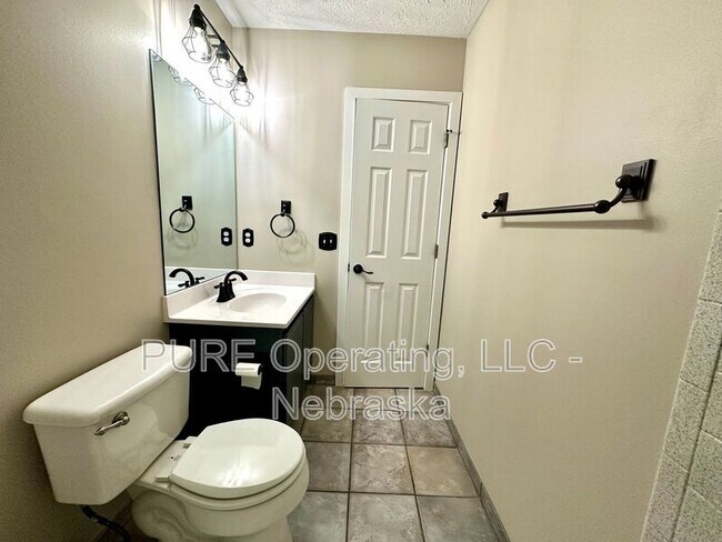 Building Photo - 8005 S 152nd St