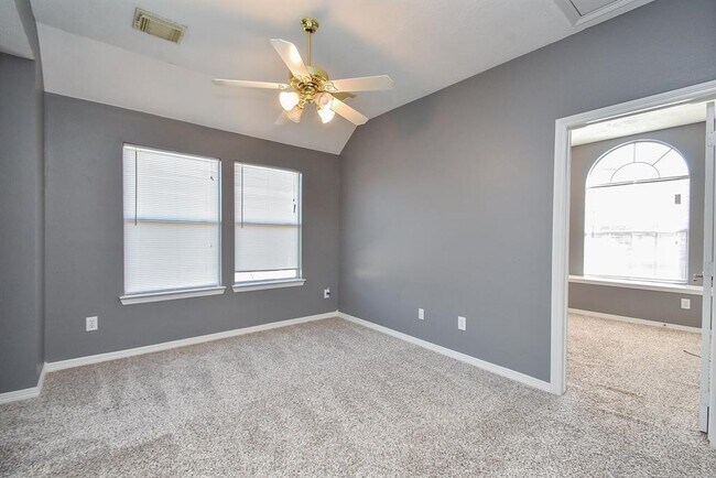 Building Photo - 2811 Little Spring Cir
