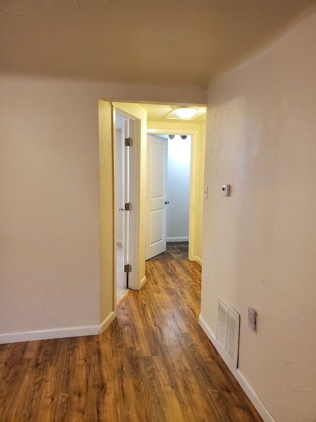 Building Photo - 2 br, 1 bath House - 825 Dr ML King Way