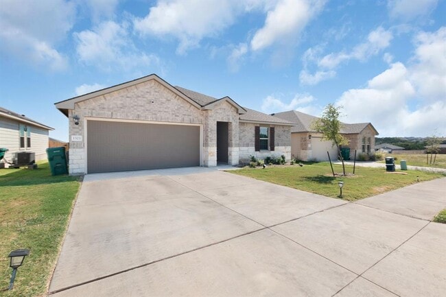 Building Photo - 1321 Lindsey Dr
