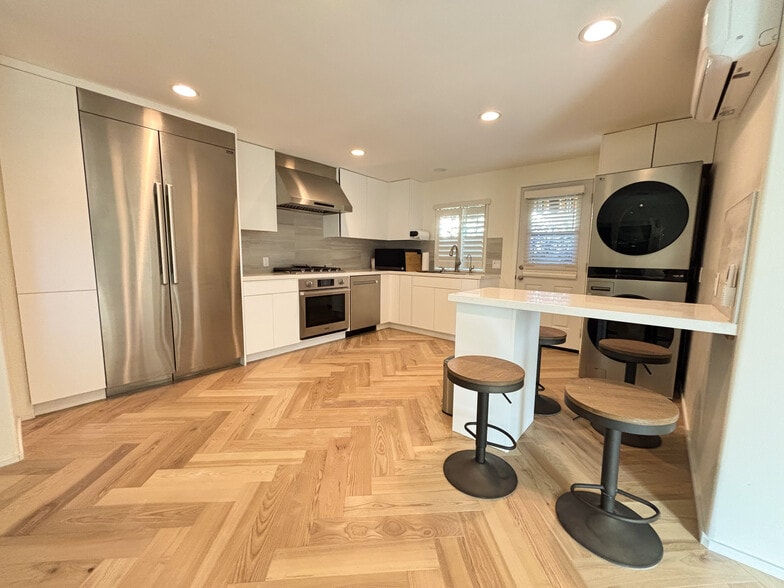 Building Photo - 132 Gerona Ave