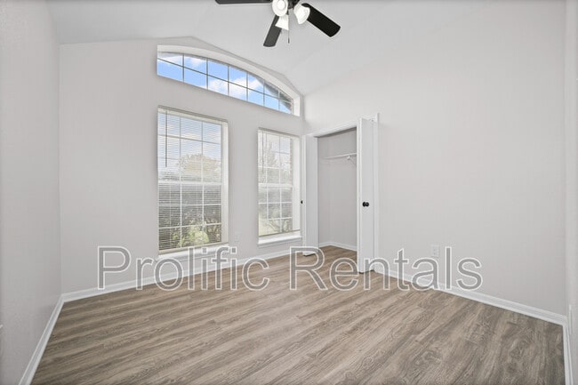 Building Photo - 4417 Briarwood Dr