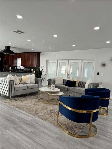 Primary Photo - 1711 N 50th Ave