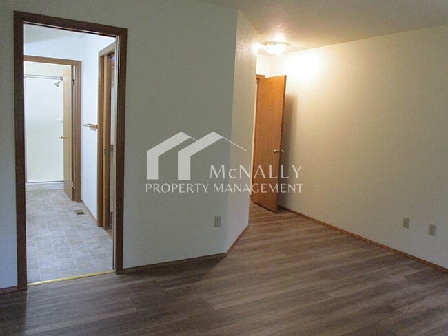 Building Photo - Beautiful 4 Bedroom 2.75 Bathroom Home in ...