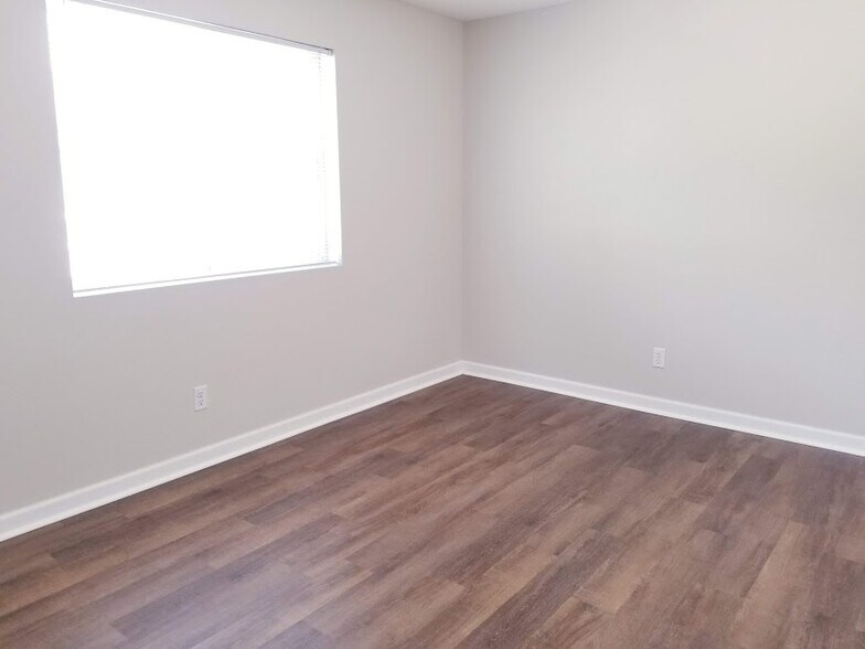 Building Photo - 1230 Murray St NE #5