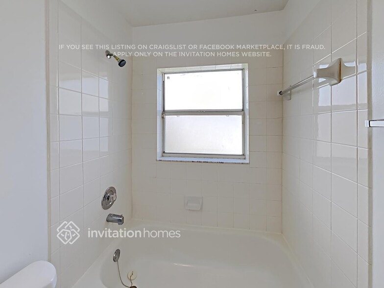 Building Photo - 1001 NW 125th Terrace