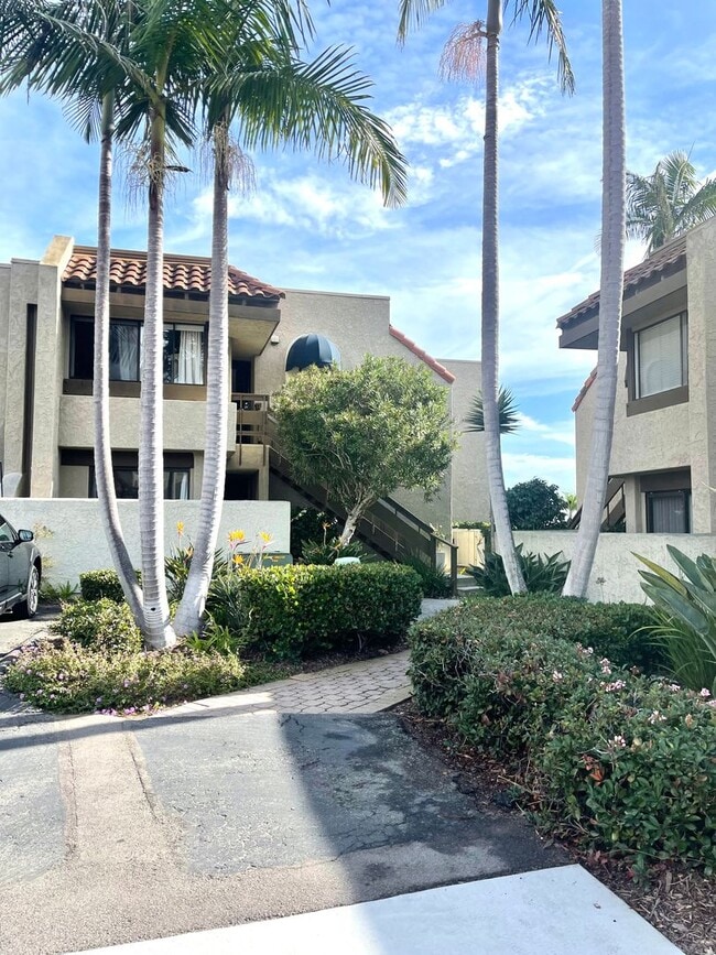 Building Photo - Del Mar Heights 1 br condo