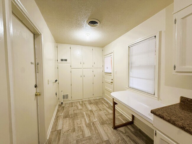Building Photo - 1514 N Pershing St