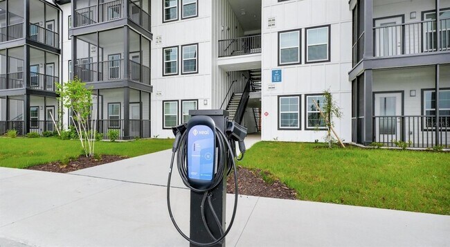 Building Photo - 2500 Conserve Cir