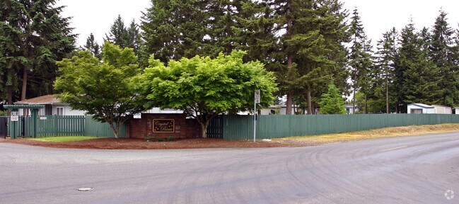 Primary Photo - Crystal Pointe Mobile Park