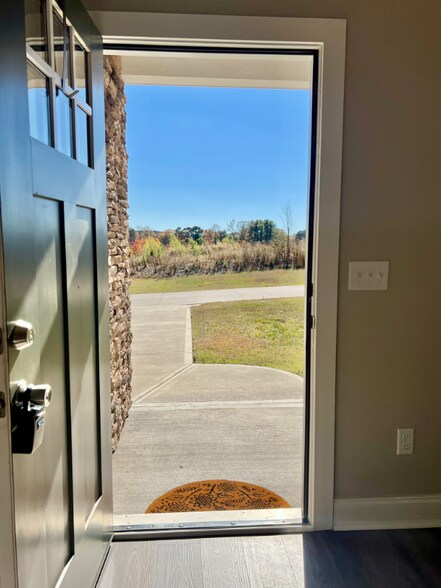 Building Photo - 2530 Snow Creek Rd NE