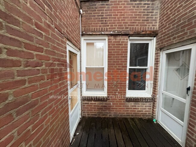 Building Photo - 356 Huntley Rd