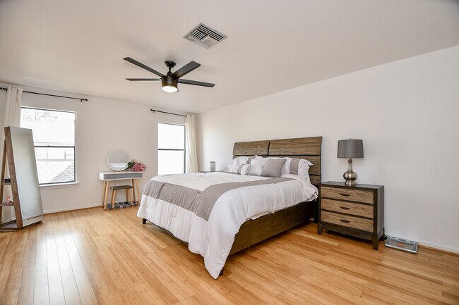 Building Photo - 2626 Bering Dr